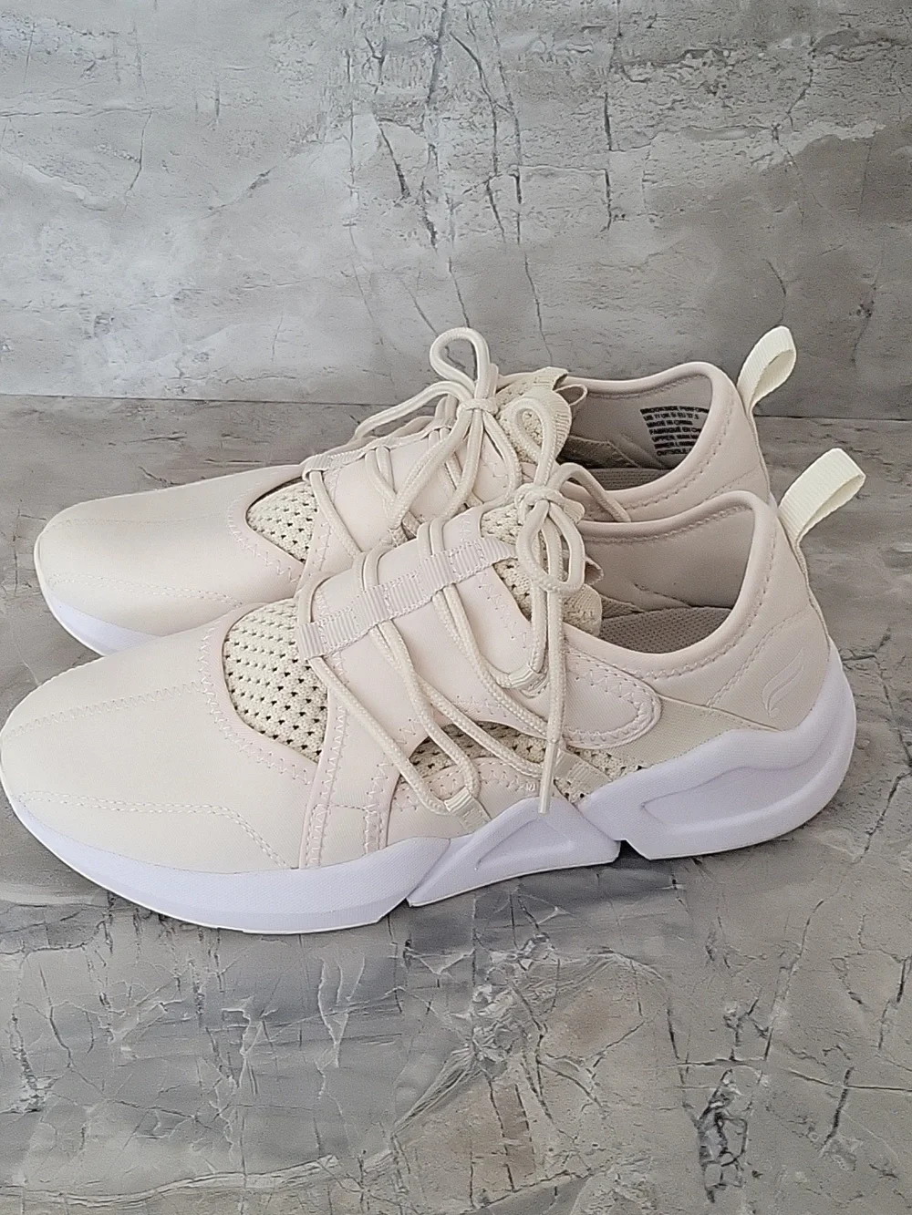 Fabletics Cream Brookside Performance‎ Sneaker Size 7
